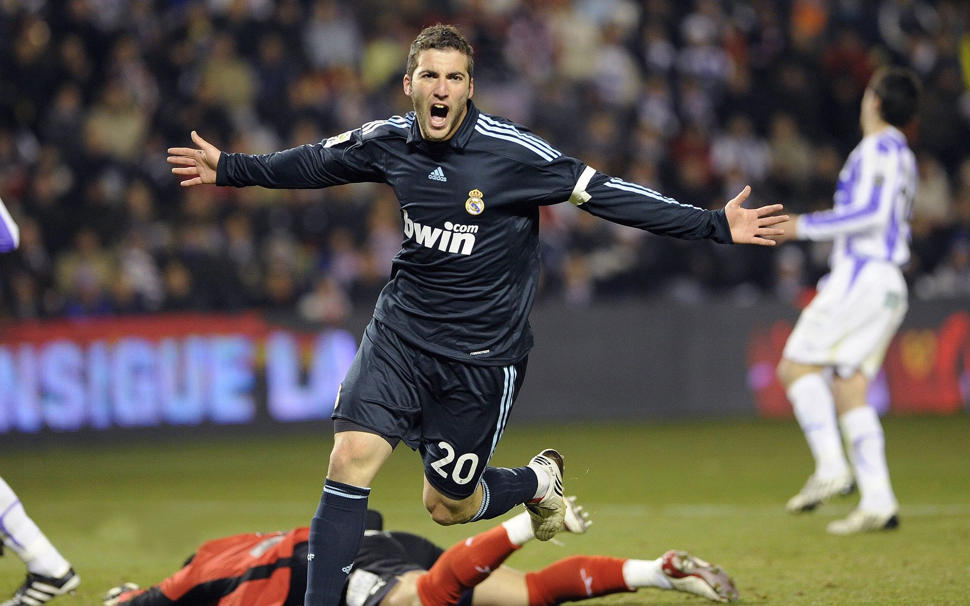 开云体育在线-那不勒斯引援仍在进行，目标锁定国际级球员，那不勒斯近期战绩